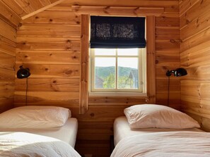 3 makuuhuonetta, vauvan matkasänky, Wi-Fi, vuodevaatteet