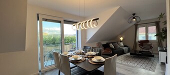 BlackNCozy - Design apartment with box-spring bed and balcony