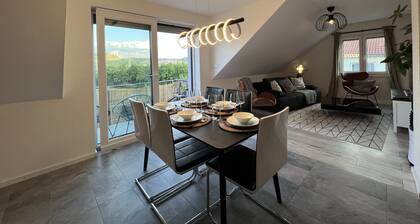 BlackNCozy - Design Appartement mit Boxspringbett und Balkon