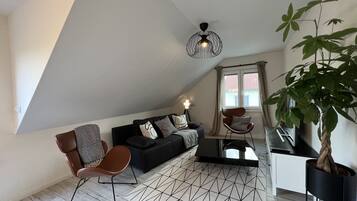 Smart-TV, BĂŒcher, Stereoanlage