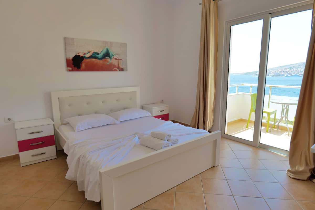 Double Room | Free WiFi, bed sheets