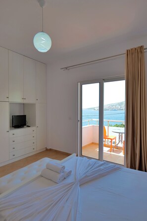 WiFi (無料)、ベッドシーツ