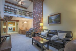 Fernseher, DVD-Player, Tischfußball, Tischtennisplatte