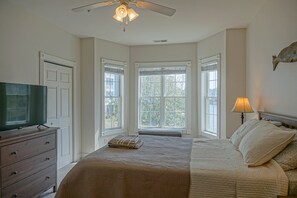 3 bedrooms, in-room safe, iron/ironing board, travel crib