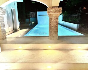 House | Pool