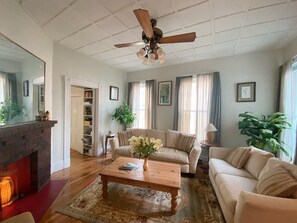 Living area - Beautifully furnished 3 bedrooms close to Boston Apt up to 5 adults (Malden)