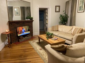 Living area - Beautifully furnished 3 bedrooms close to Boston Apt up to 5 adults (Malden)