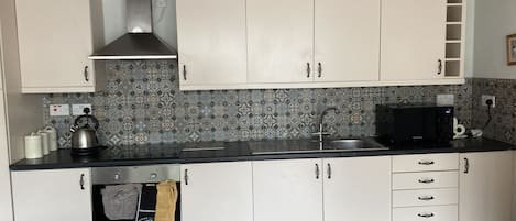 Stüdyo | Özel mutfak | Buzdolabı, mikrodalga fırın, fırın, set üstü ocak