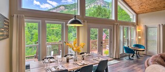 Stunning Mtn Views! Group Getaway in Chimney Rock