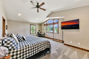 5 bedrooms, desk, travel crib, free WiFi
