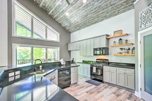 Refrigerador, microondas, parrilla de estufa y lavavajillas 