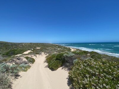 Beachside private self contained 2 bedroom unit *Netflix *  Nespresso *  