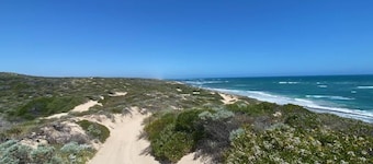 Beachside private self contained 2 bedroom unit *Netflix * Nespresso *