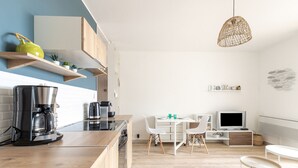 Kaffetrakter/tekoker, kjøleskap, mikrobølgeovn og ovn