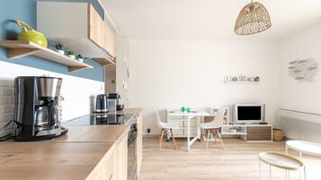 Réfrigérateur, micro-ondes, four, lave-vaisselle