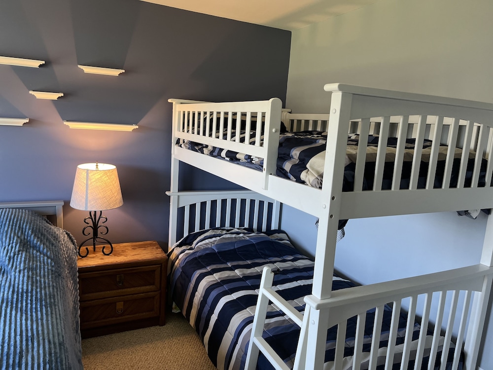 Summer fun, Fall hunting & Winter fishing on Quaker Lake! Year round