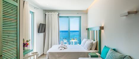 Suite, Balcony, Sea View | Living area