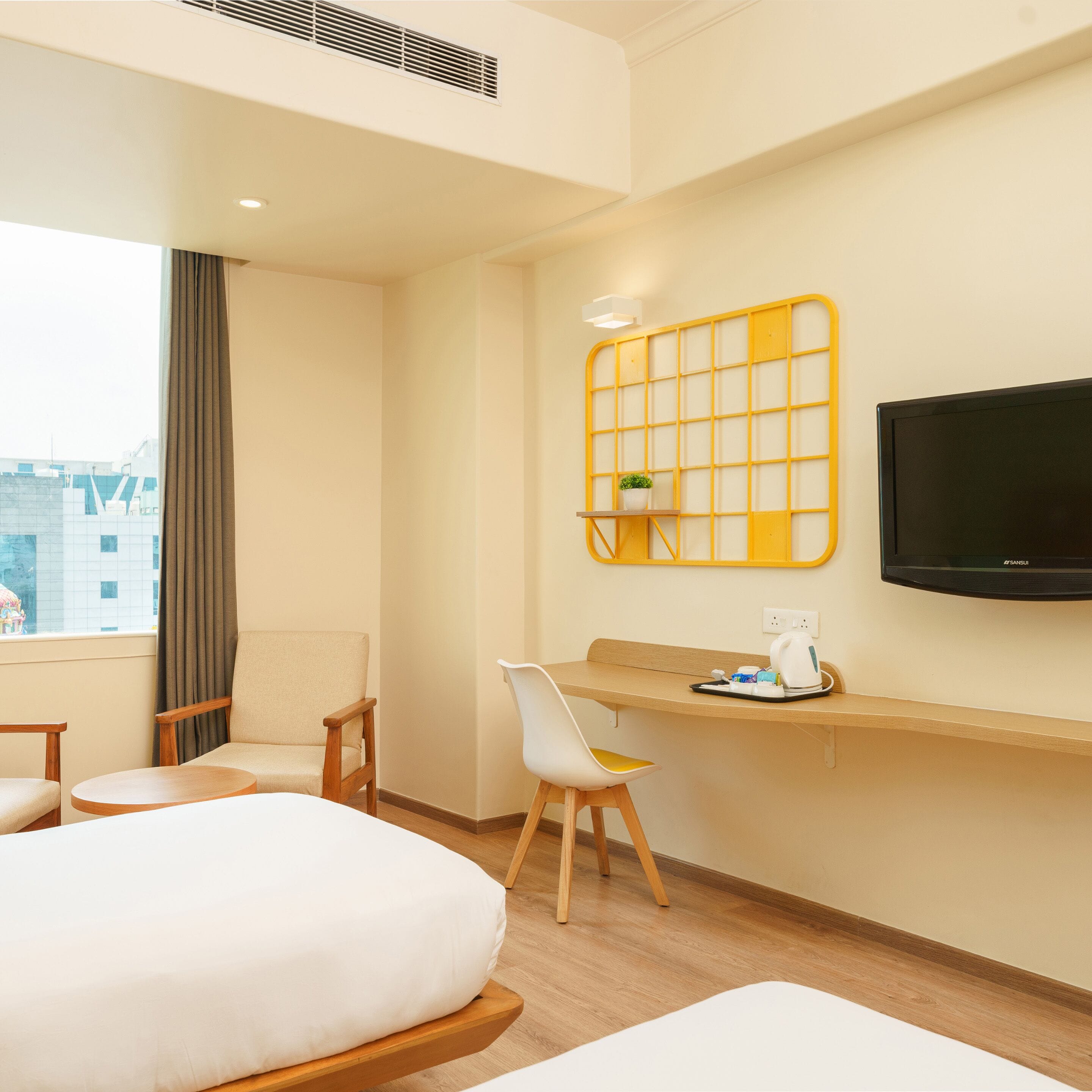 Kamar Twin Standar | Brankas, meja kerja, ruang kerja ramah laptop, dan kedap suara