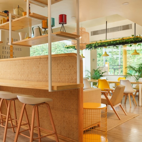Restaurant. Bloom Hotel - Sector 62