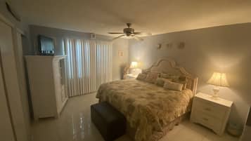 2 bedrooms, desk, iron/ironing board, WiFi