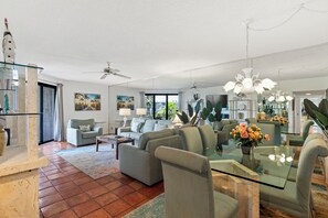 Interior - Magical Sunrises on the Atlantic, Upgraded Condo & 10 minutes to Downtown. (Key West)
