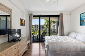 2 bedrooms, iron/ironing board, WiFi, bed sheets - Magical Sunrises on the Atlantic, Upgraded Condo & 10 minutes to Downtown. (Key West)
