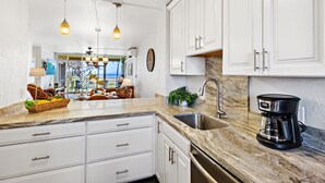 Coffee/tea maker, fridge, microwave, oven - Breezy 2bd beachy vibes with modern comfort (Kihei)
