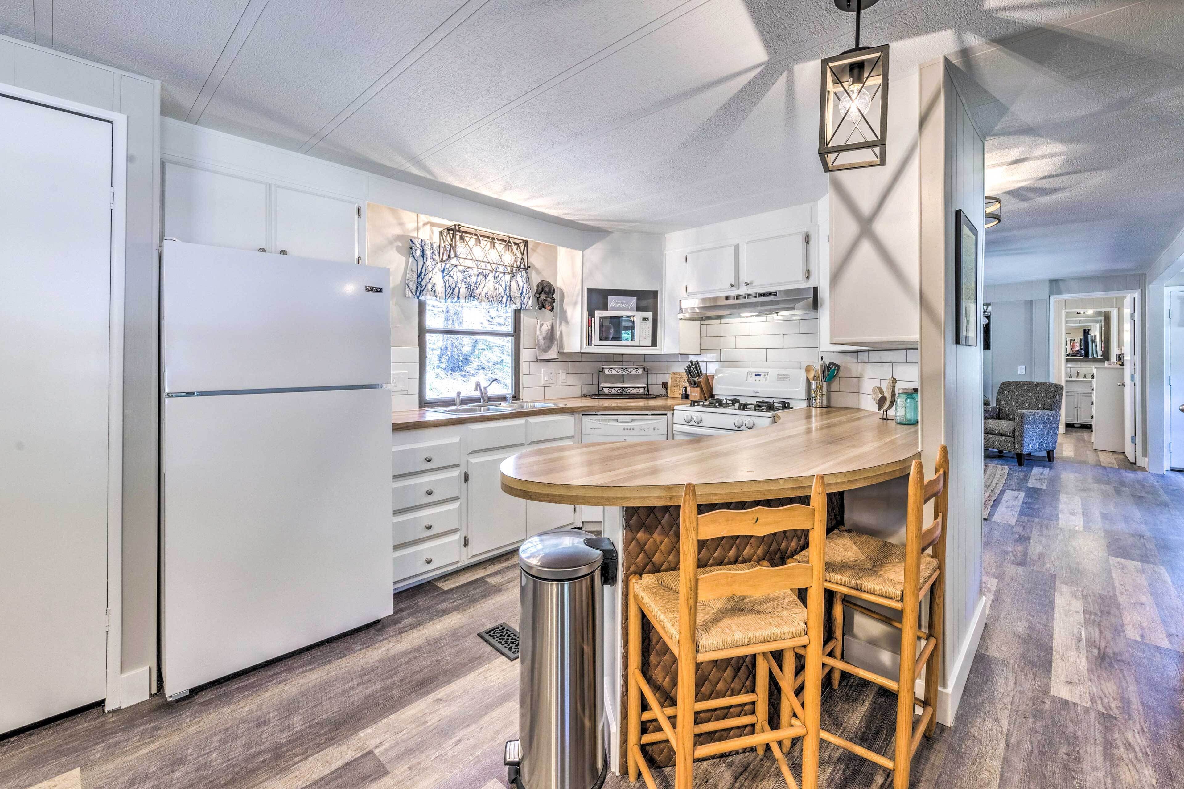 Fridge, microwave, stovetop, dishwasher