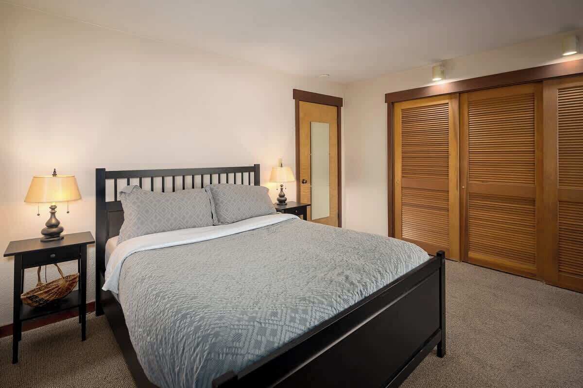 1 slaapkamer, een strijkplank/strijkijzer, gratis wifi, beddengoed