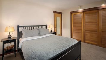 1 slaapkamer, een strijkplank/strijkijzer, gratis wifi, beddengoed