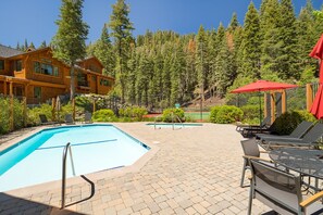 Een verwarmd zwembad