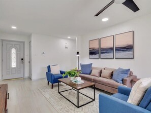 Fernseher, Stereoanlage, Arbeitsbereiche