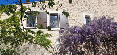 Château Les Poules - new bright modern and cosy loft 