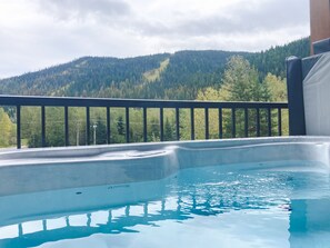 Tina de hidromasaje al aire libre