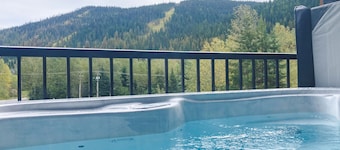 The Alpine Rooms, Ski-in/Out, 2Bd, Private hot tub