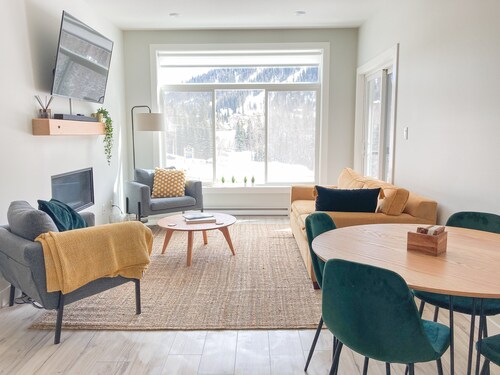 The Alpine Rooms, Ski-in/Out, 2Bd, Private hot tub