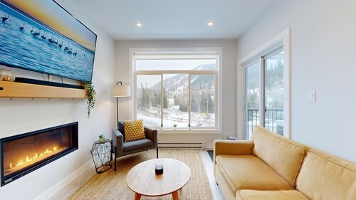 The Alpine Rooms, Ski-in/Out, 2Bd, Private hot tub
