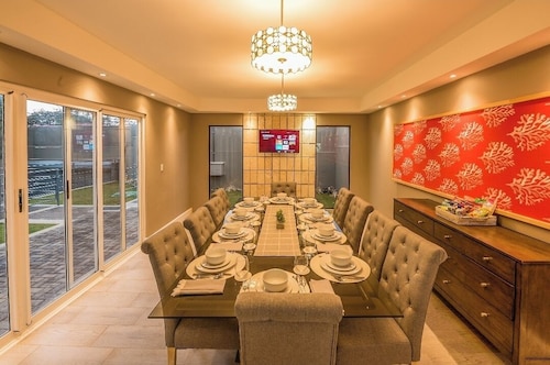 Elegant 3500sq ft Family Residence