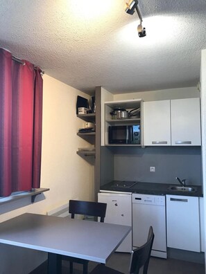Fridge, microwave, dishwasher, toaster