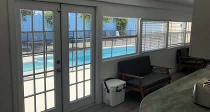 TipSea Turtle Retreat, island cottage with pool in the heart of Melbourne Beach!
