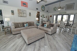 Living area - Kick's Kids - Channelfront in Garden City Beach! (Garden City Beach)