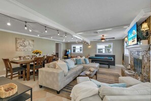 Unclassified image, 5 of 43, button