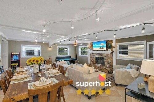 Cozy Retreat | 5 Star Location 5BR Home | Hot Tub, Grill