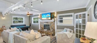 Cozy Retreat | 5 Star Location 5BR Home | Hot Tub, Grill