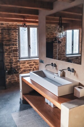 Bathtub, eco-friendly toiletries, hair dryer, towels