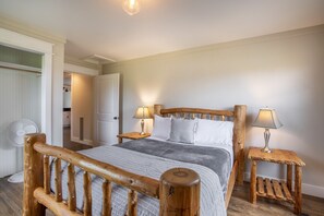 3 habitaciones, tabla de planchar con plancha y cuna de viaje 