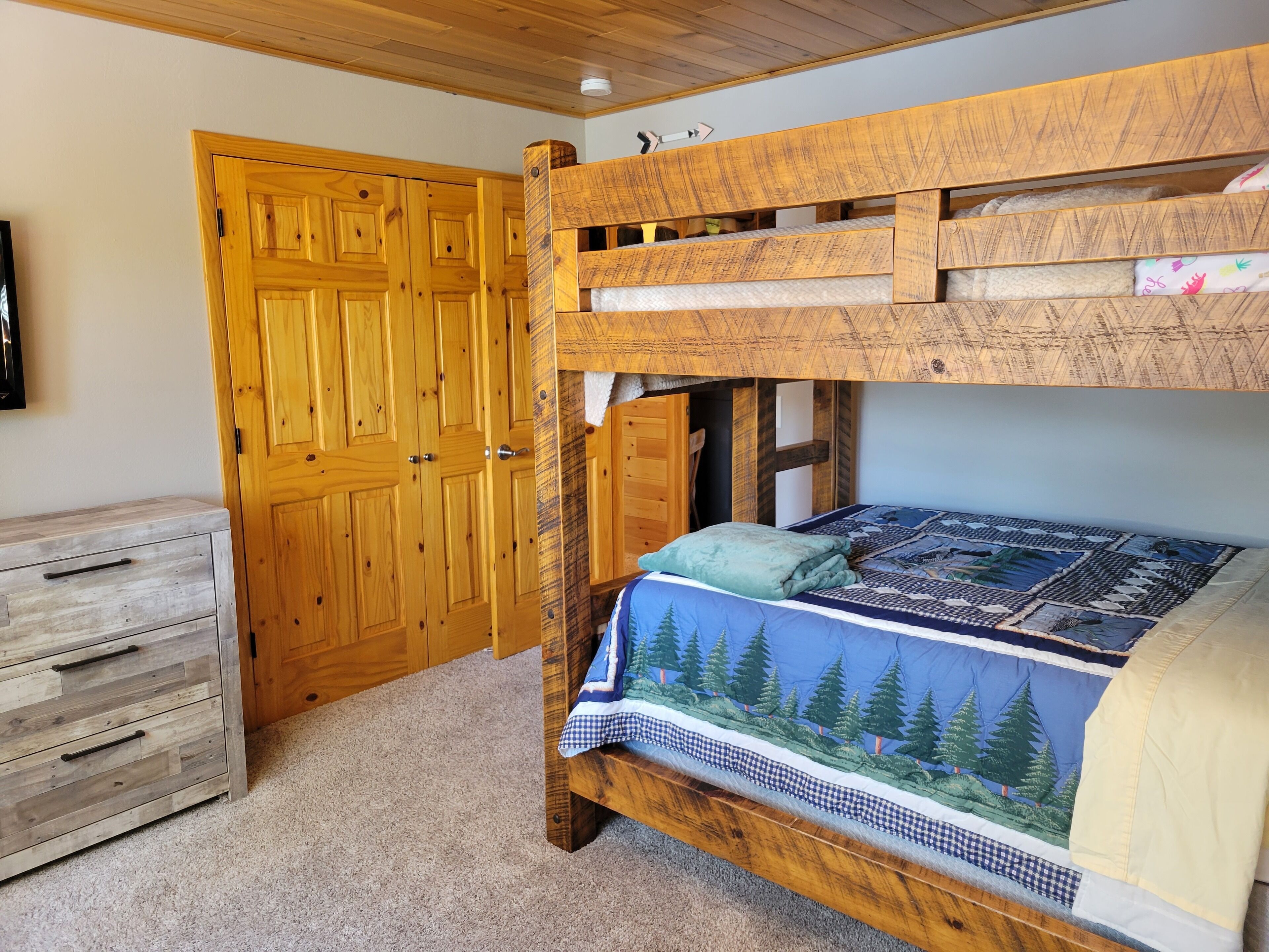 3 chambres, bureau, Wi-Fi gratuit, draps fournis