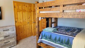 3 chambres, bureau, Wi-Fi gratuit, draps fournis