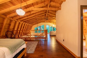 4 bedrooms, travel crib, free WiFi, bed sheets