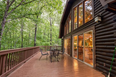 Stunning 5BR Lodge - Hot Tub & Table Rock Views